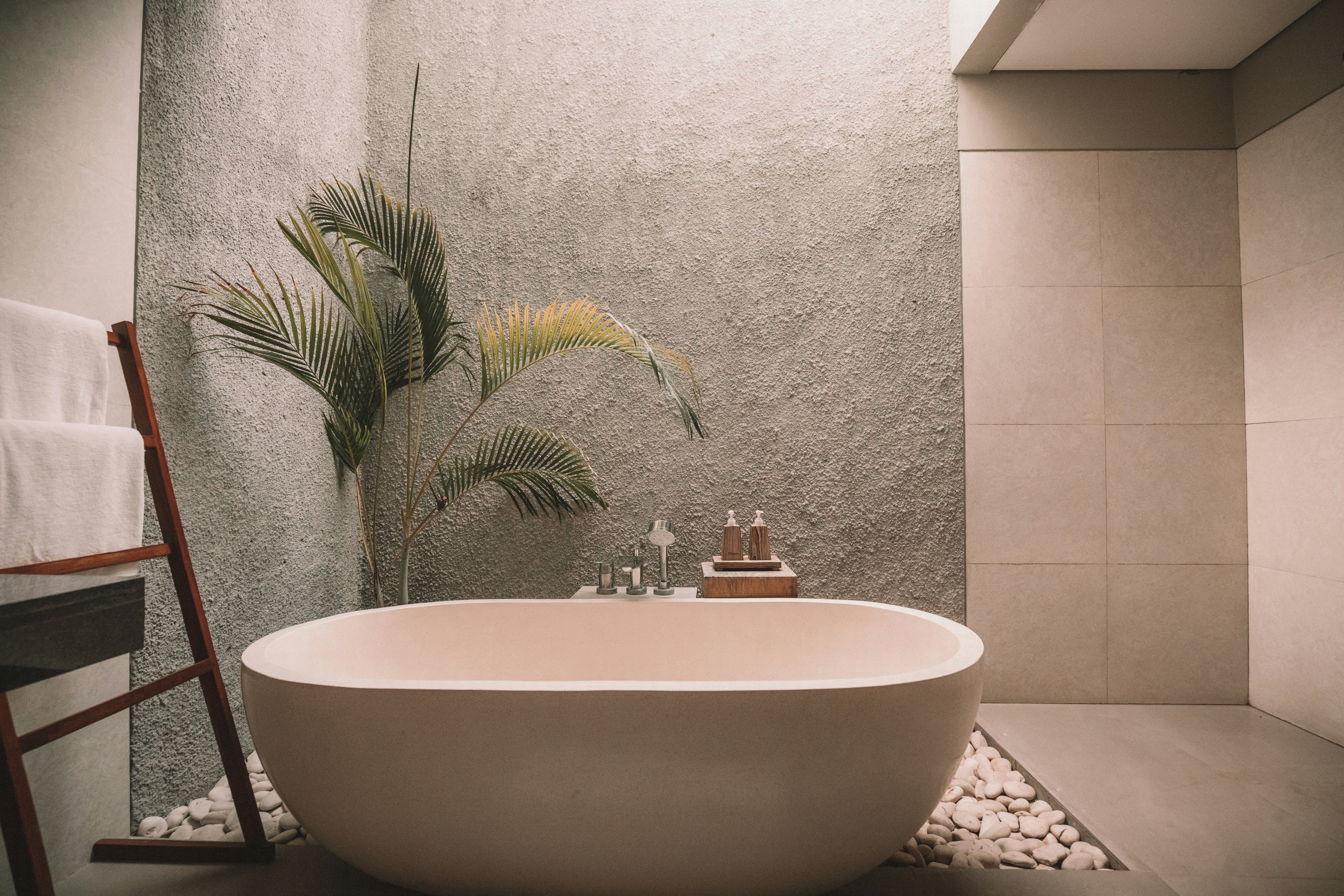 Spa-style stone tub