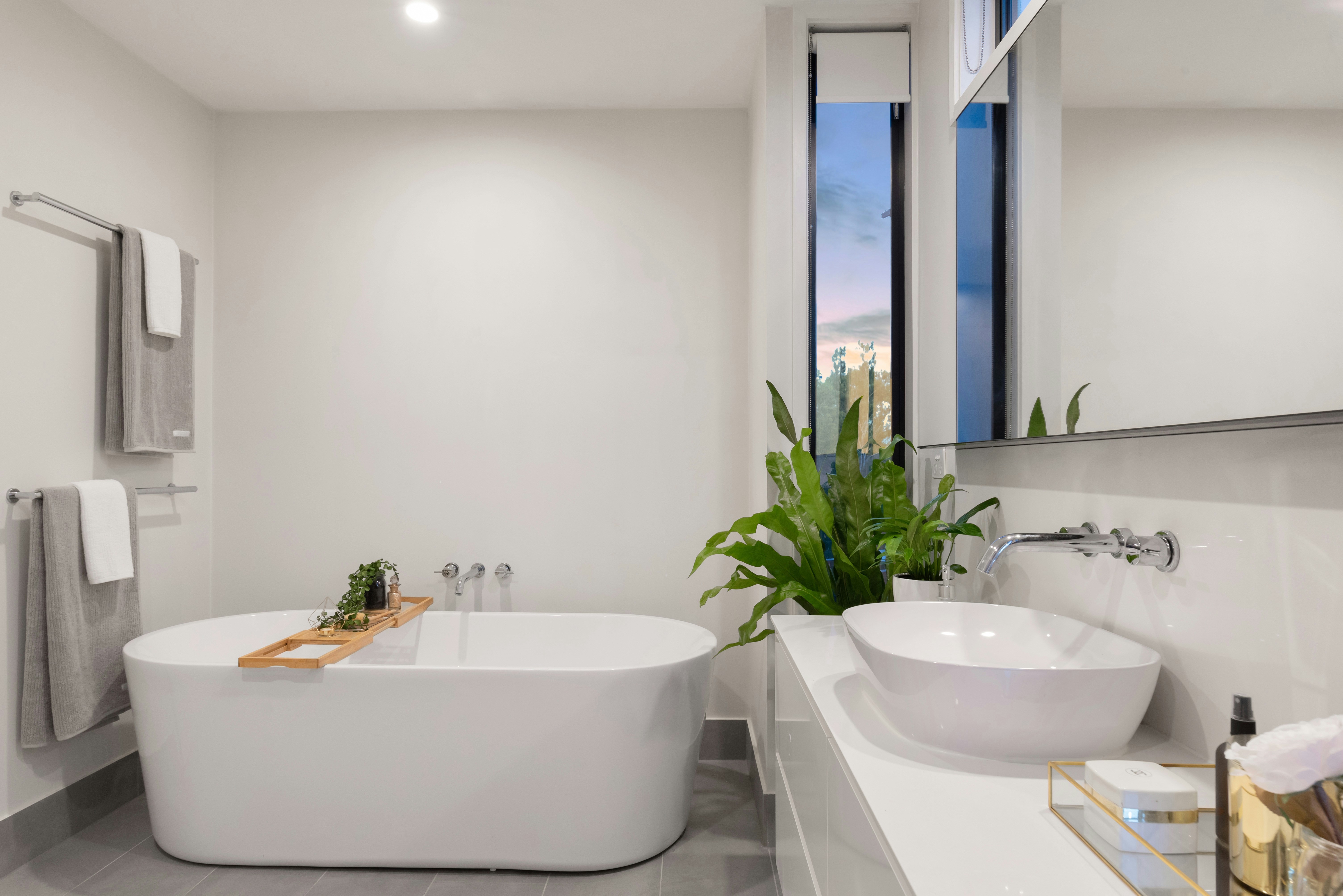 Bright freestanding tub