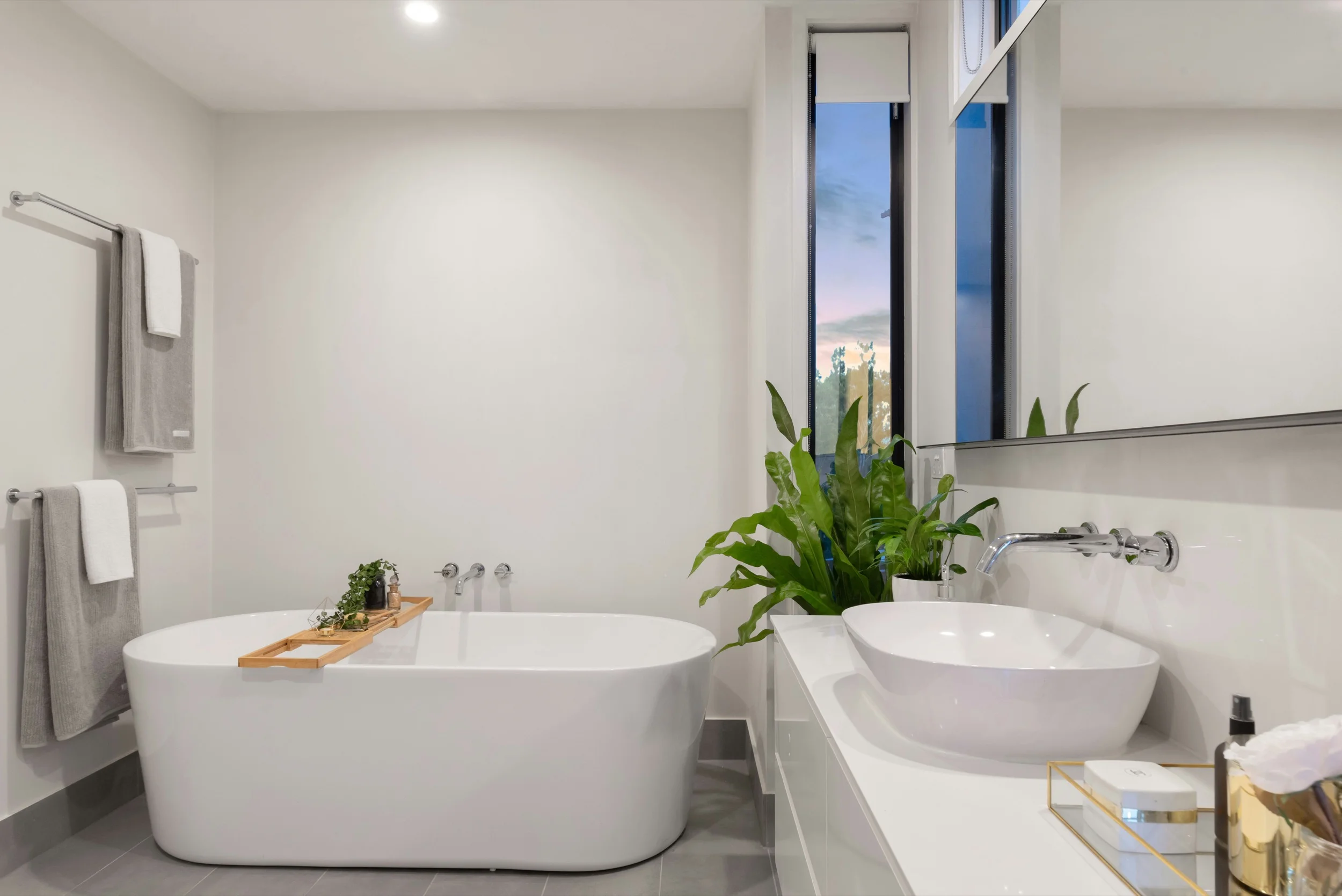 Bright freestanding tub