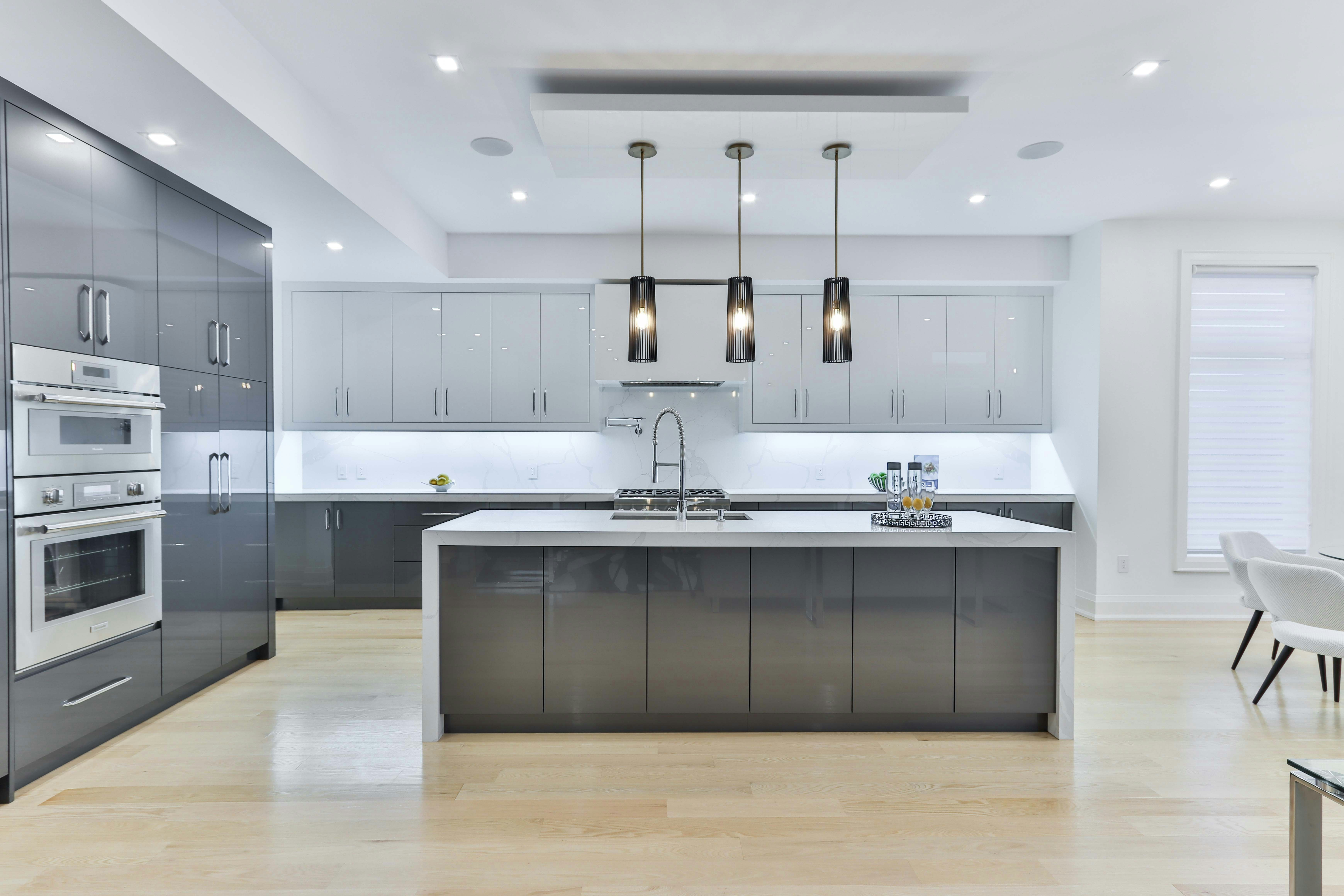 Gloss cabinetry & marble